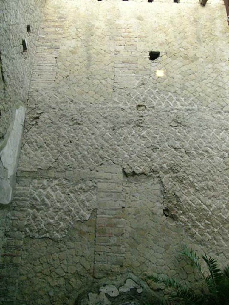 Ins Or II, 7, Herculaneum. December 2004. North wall of a room, which may be part of Ins.Or,II.4.
Photo courtesy of Nicolas Monteix.